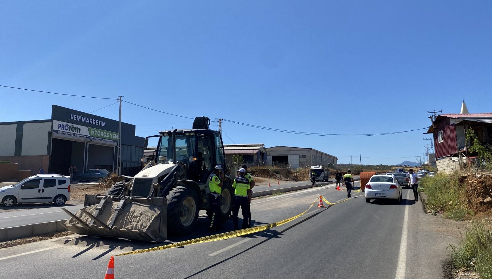 is makinesinin carptigi kardeslerden biri oldu digeri yaralandi 39UGADHY
