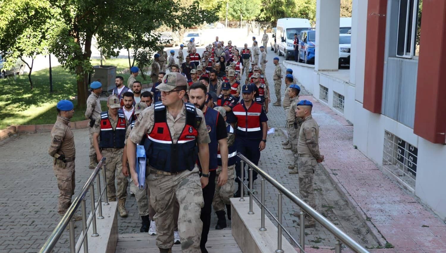 kayip kuzenler sorusturmasinda 2 yil sonra yeni operasyon 5 kisi tutuklandi eDyhMYnF