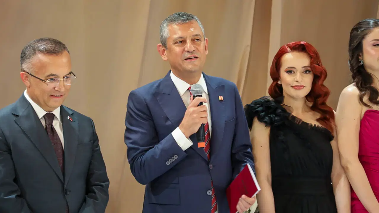 ozgur ozel gaziantepte nikah torenine katildi hem kiz tarafi hem oglan tarafi bizden wDZWzKpr