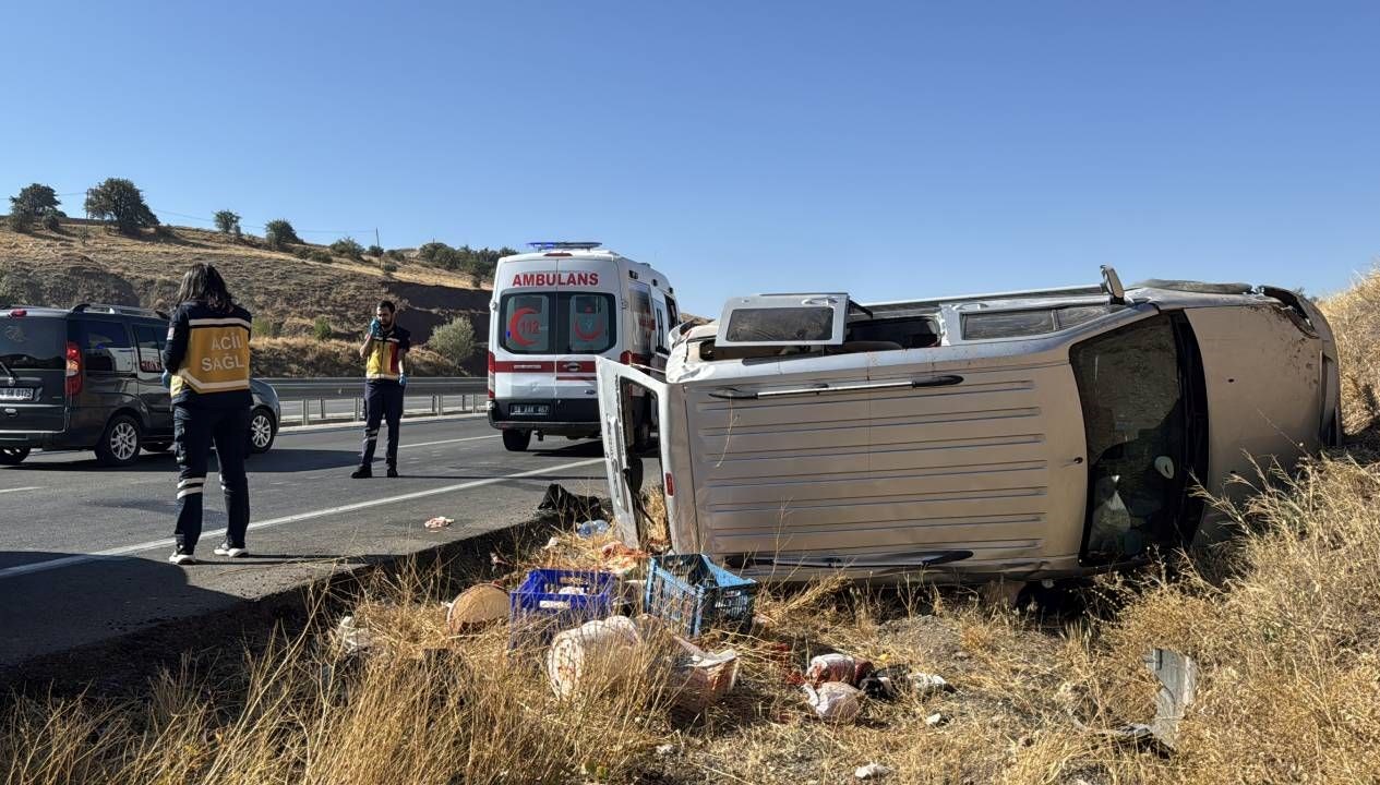 sivasta hafif ticari arac devrildi LDFbQpIq