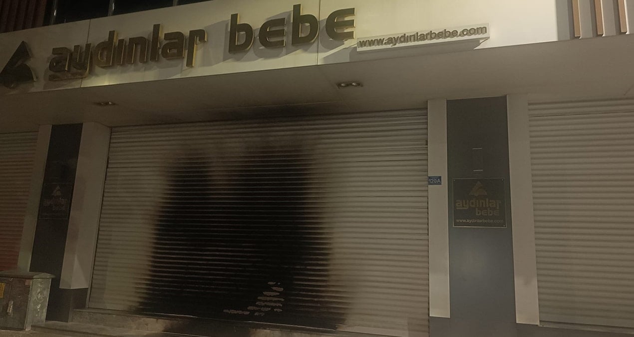 yer bursa magazayi kundaklamaya calisti o anlari cep telefonu kamerasiyla kaydetti luqr3vCu