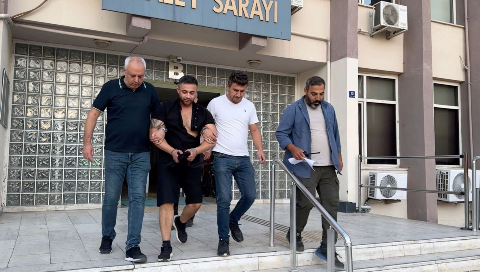 yolda kalinca aku caldi neden sikayetci olmus anlamadim dedi mCEkOrFX