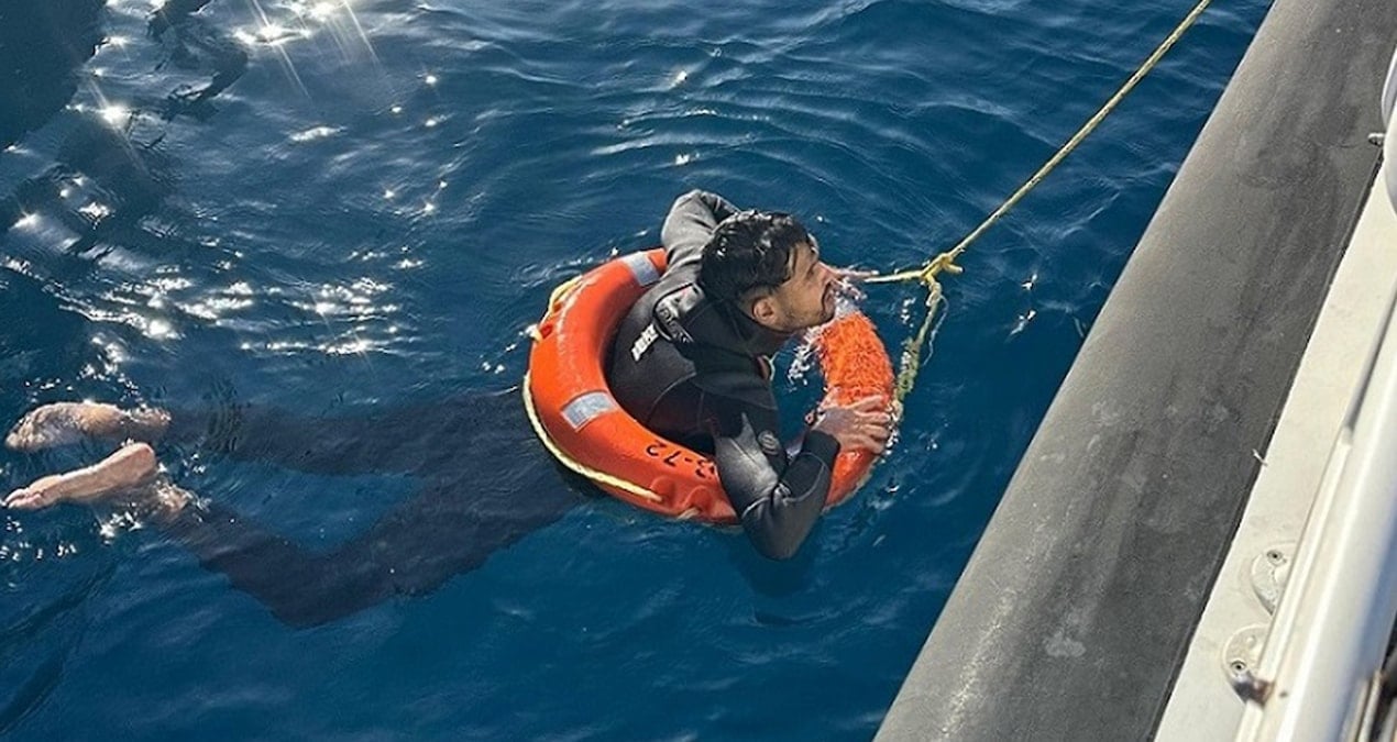 yunan adalarina yuzerek gecerken oluyorlardi IXnxi6kk