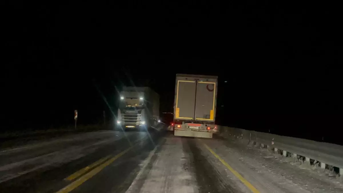 ardahanda kar ve buzlanma ulasimi olumsuz etkiledi Qvv47Mt4.jpg