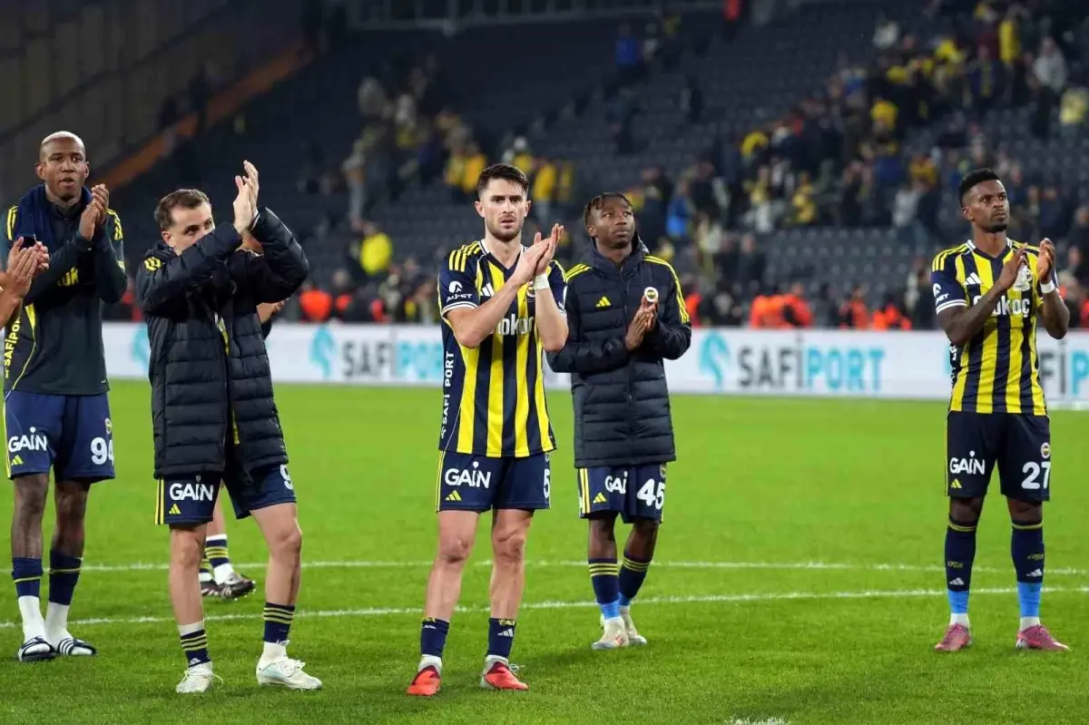 fenerbahce 2 1 fatih karagumruku gecti 3OQCh981.jpg