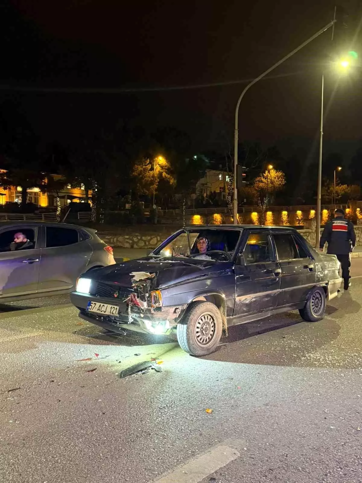 karabukte motosiklet surucusune otomobil carpmasi sonucu yaralanma Pqm1SkJz