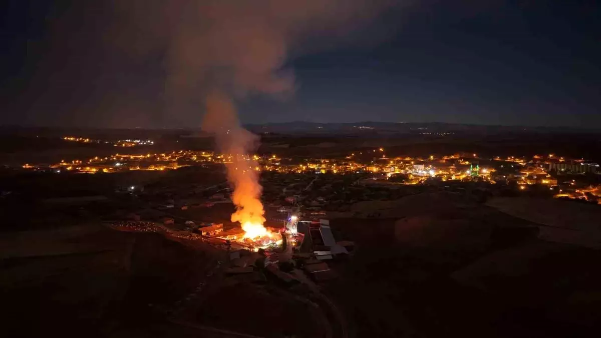 kirikkalede kundaklama iddiasiyla yangin 650 ton saman yandi 9wXRQuUM