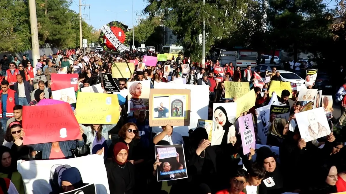 rojin kabais icin adalet yuruyusu 6RQv7Yqz.jpg