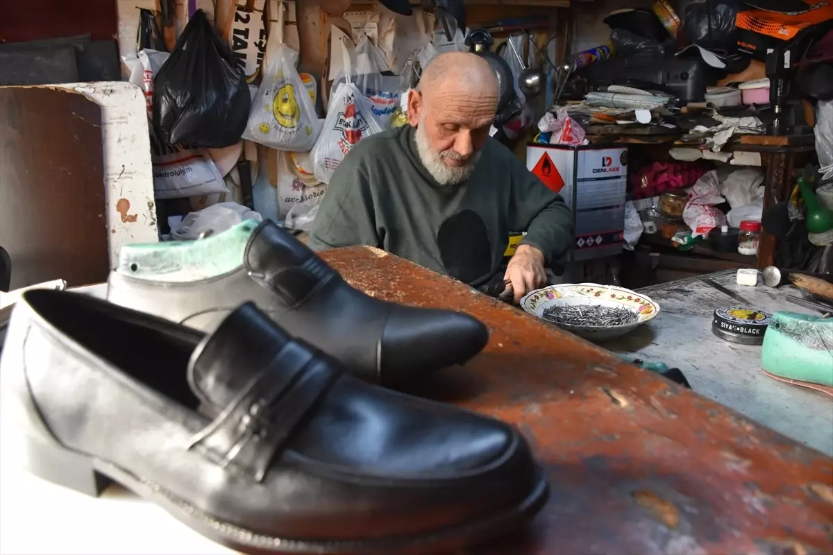 60 yildir el yapimi ayakkabi ureten usta mustafa sandikci 6W2jUQ6v.jpg