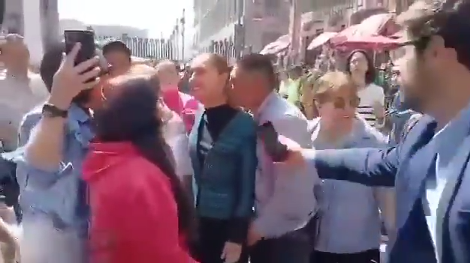 meksika devlet baskani claudia sheinbaum canli yayinda cinsel tacize ugradi PTLu1CVN.png