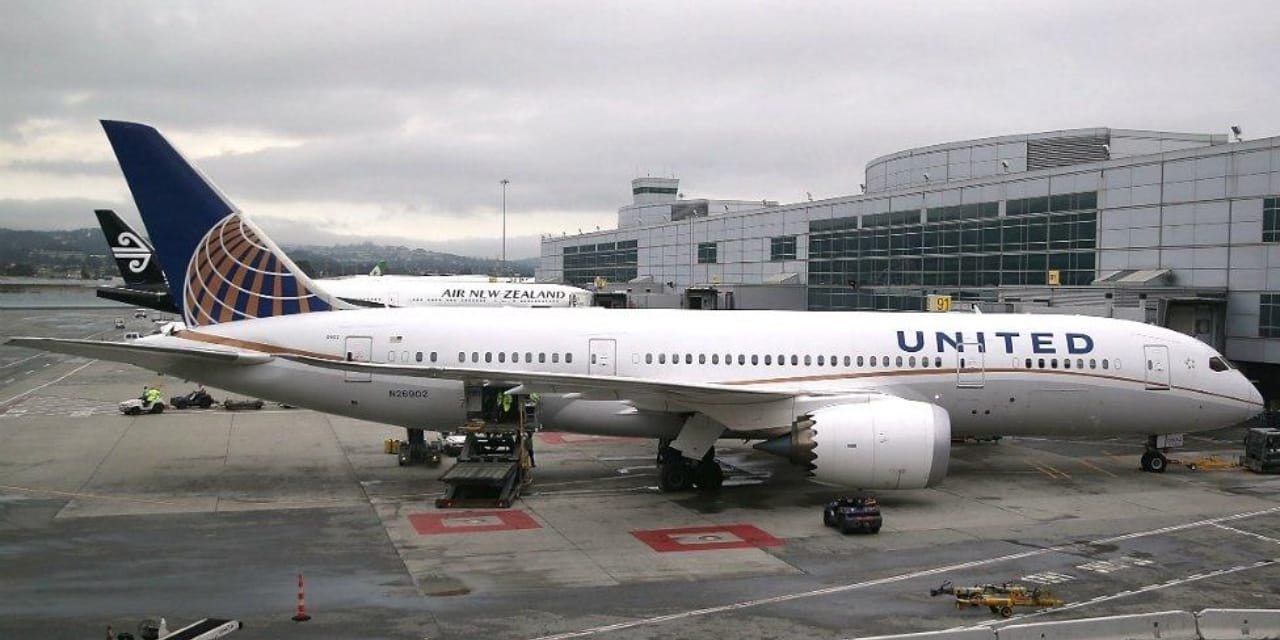 ucakta bomba alarmi tum ucuslar durduruldu 2ulzxBEW.jpg