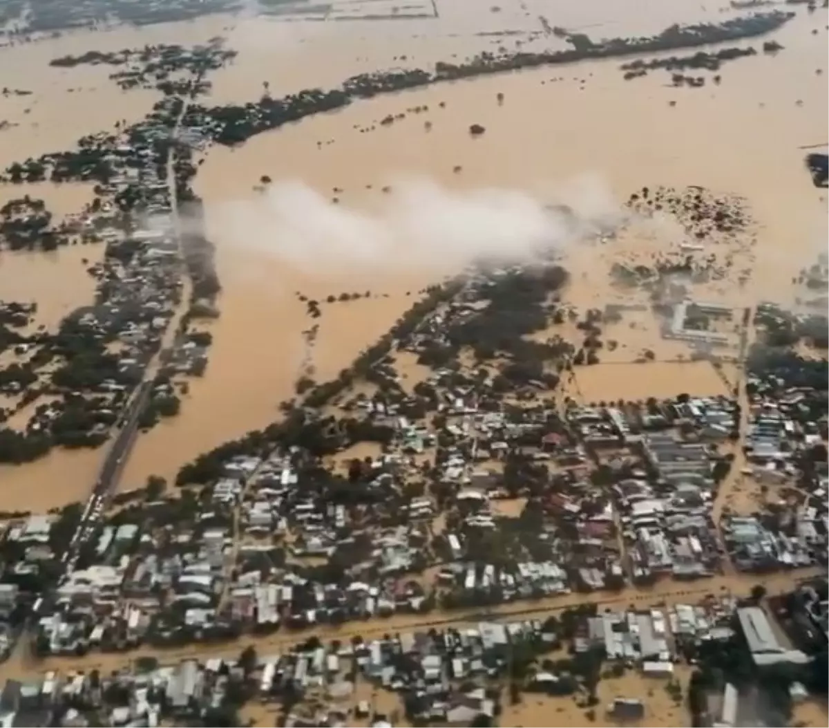 vietnamda sel felaketi 13 olu S36e5pfs.jpg