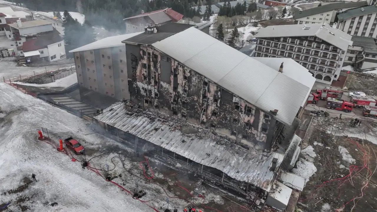 Uludağ’daki Otel Yangınında İddialar Gündemde: “İtfaiye Aracında Su Yoktu”