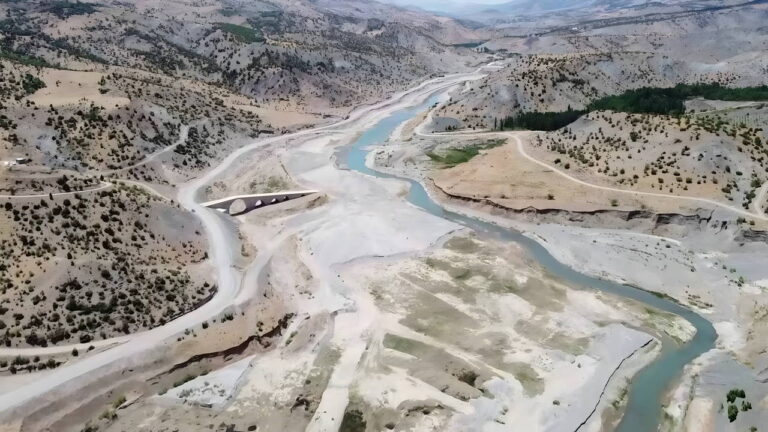adiyamanda-1500-yillik-tarihi-altinli-koprusu-sular-altinda-kaldi-OJDlB984