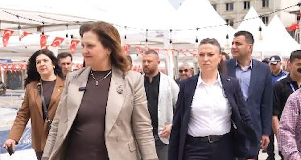 Burcu Köksal, CHP’den AKP’ye Geçtikten Sonra İlk Kez Kamuoyuna Çıktı