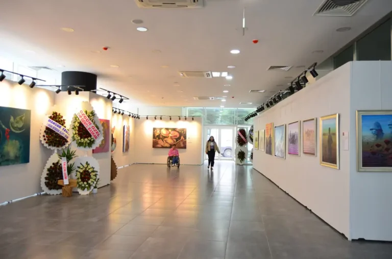 cumhuriyetin-102-yilina-ozel-sergi-eyRGA9NU
