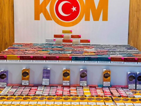 Samsunda pes pese operasyon kacak tutun ve ruhsatsiz silahlar ele gecirildi WDR8cZSt